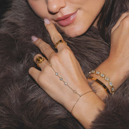 Elisa. Pulsera de Cadena de mano chapada en oro