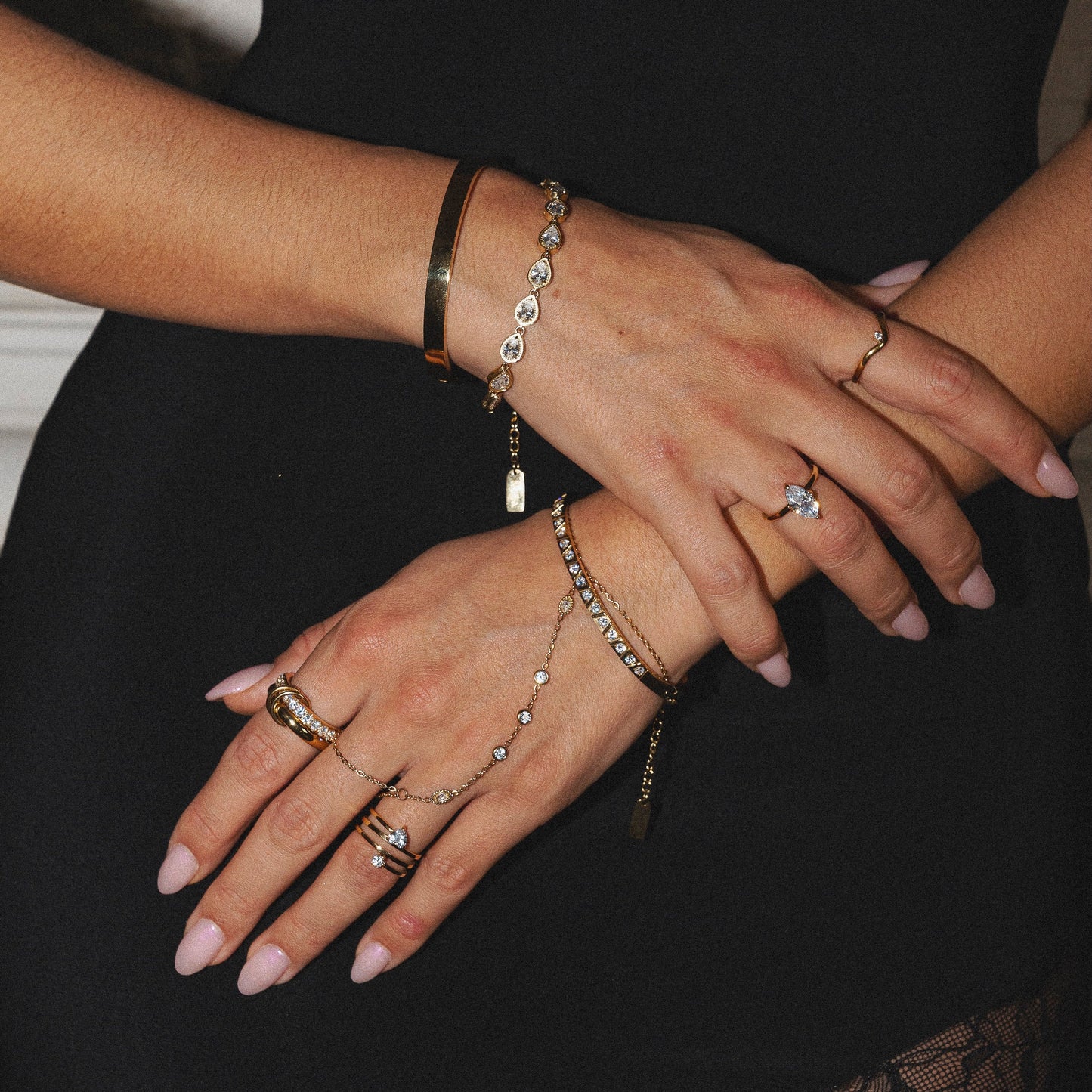 Elisa. Pulsera de Cadena de mano chapada en oro