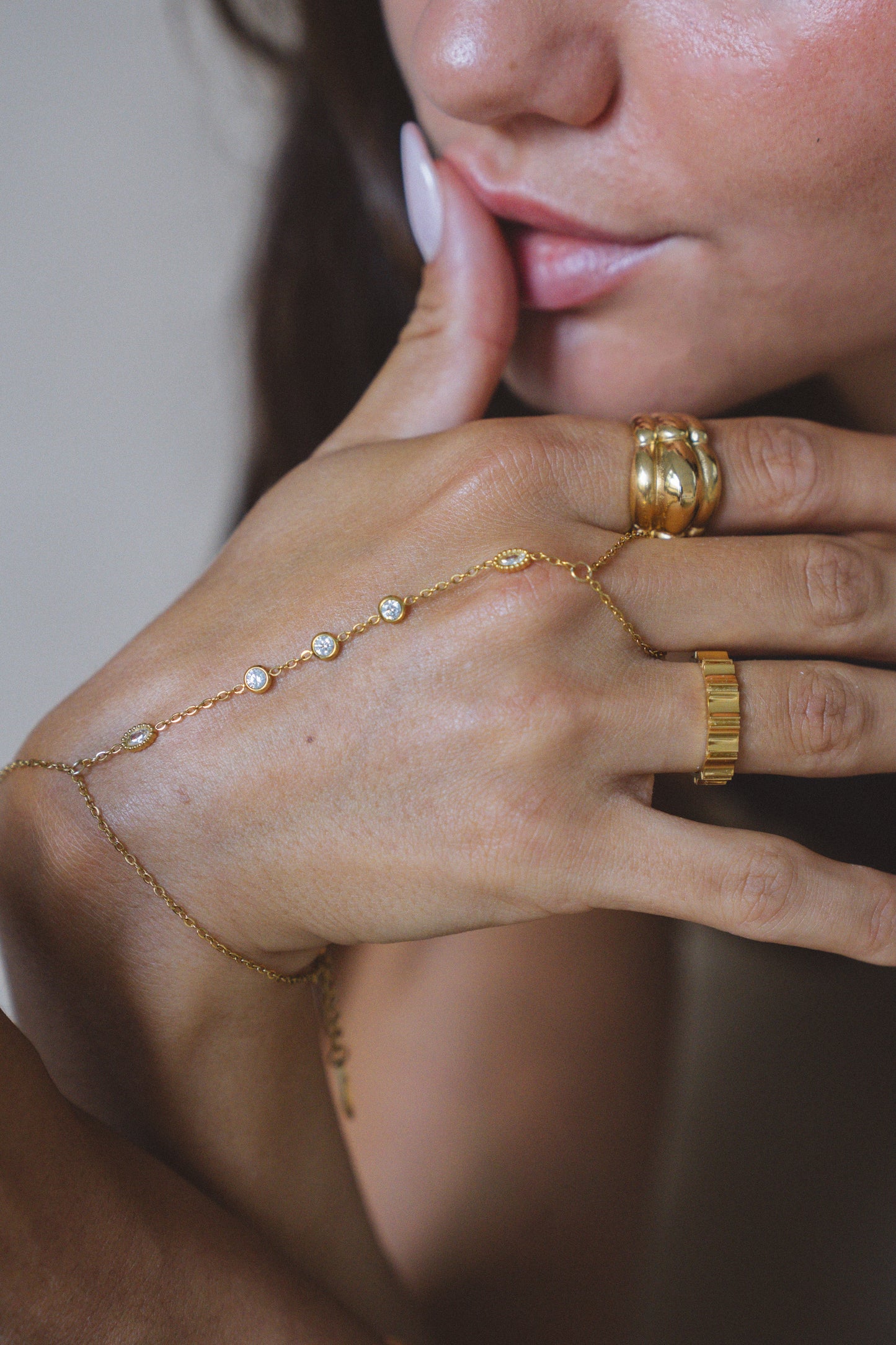 Elisa. Pulsera de Cadena de mano chapada en oro