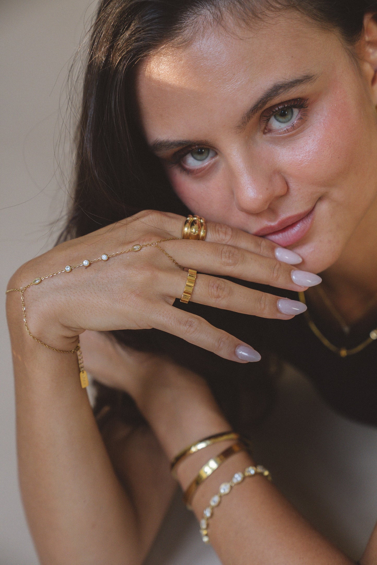 Elisa. Pulsera de Cadena de mano chapada en oro