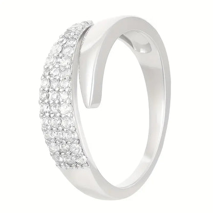 Anillo bañado en oro con piedras brillantes